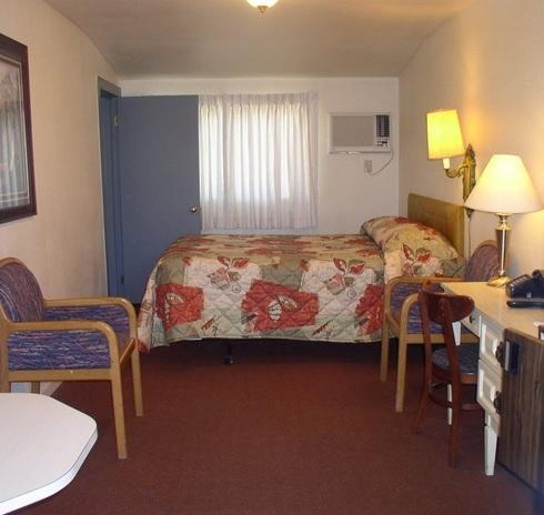 Hacienda Motel Alturas Bilik gambar